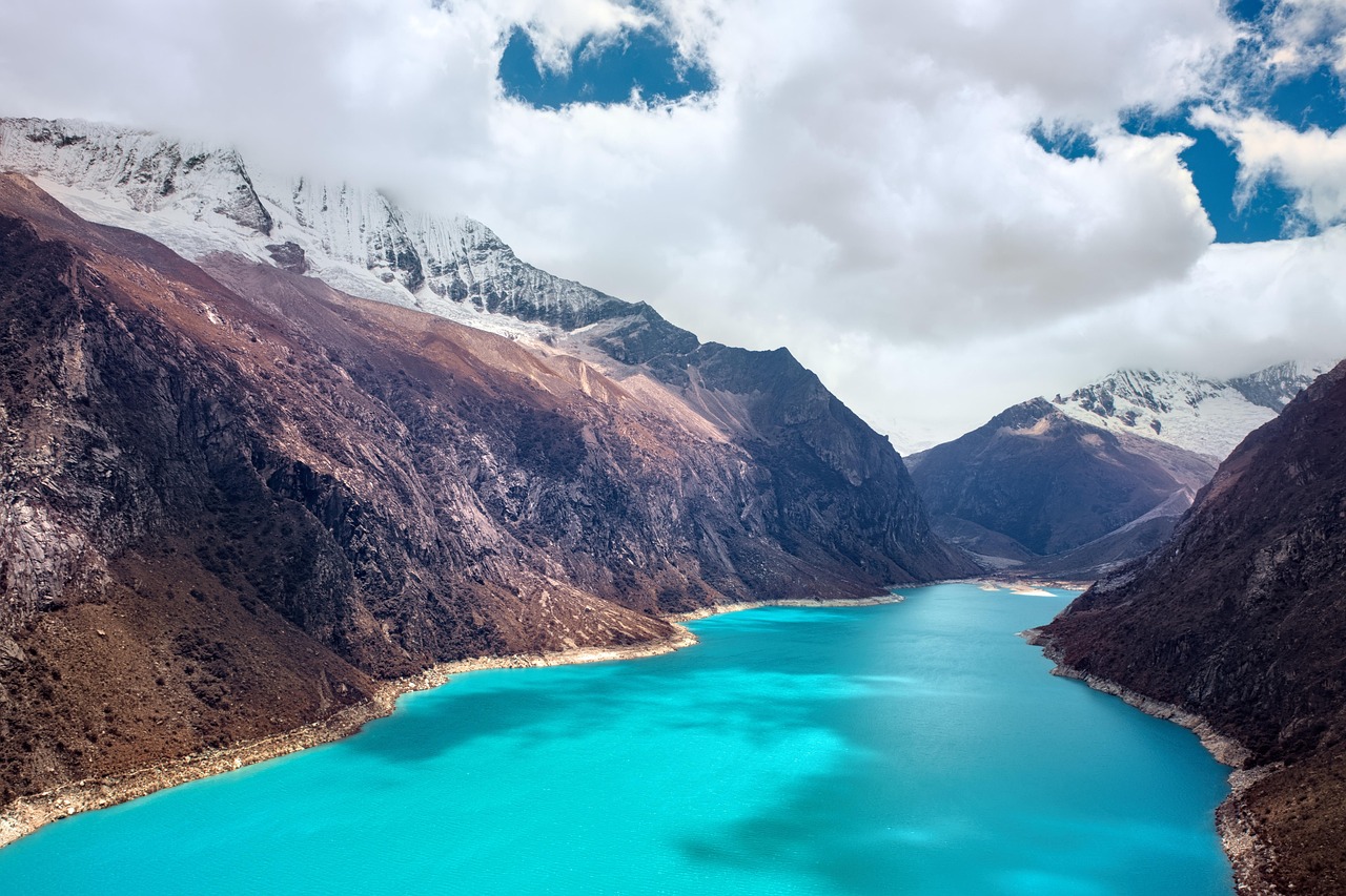 Laguna Parón, uno de los atractivos cercanos al Hotel Morales