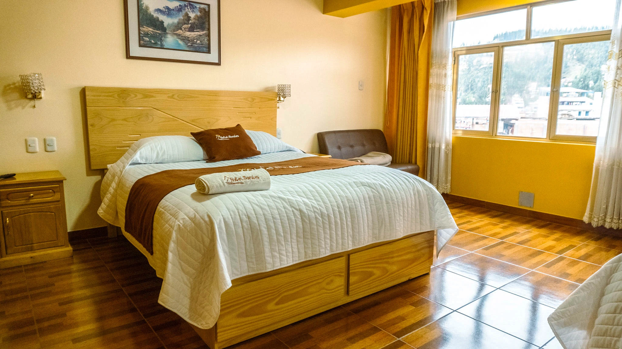Habitación matrimonial con vista a la montaña — Hotel Morales